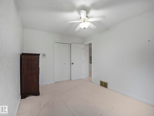 316 Burton Road, Edmonton, AB - Indoor Photo Showing Other Room