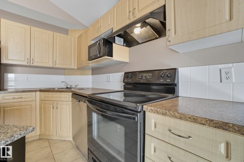417 240 Spruce Ridge Road, Spruce Grove, AB - Indoor Photo Showing Kitchen