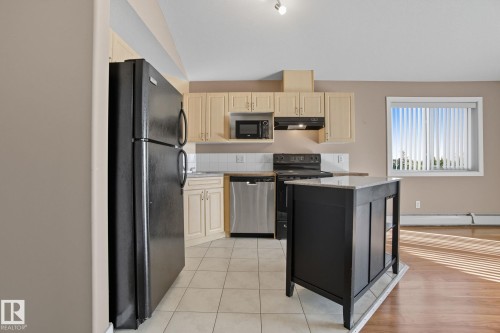 417 240 Spruce Ridge Road, Spruce Grove, AB - Indoor Photo Showing Kitchen