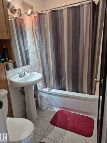 9 6920 101 Avenue, Edmonton, AB - Indoor Photo Showing Bathroom