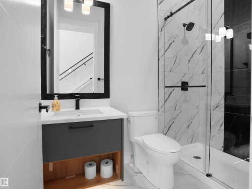 6724 Crawford Way, Edmonton, AB - Indoor Photo Showing Bathroom