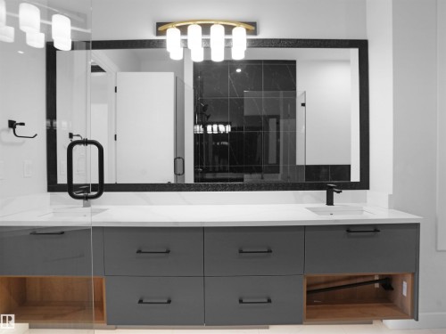 6724 Crawford Way, Edmonton, AB - Indoor Photo Showing Bathroom