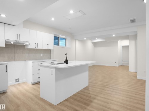 6724 Crawford Way, Edmonton, AB - Indoor Photo Showing Kitchen