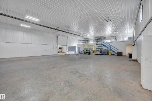 57119 Rge Rd 241, Rural Sturgeon County, AB - Indoor Photo Showing Garage
