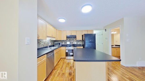 1148 Barnes Way, Edmonton, AB - Indoor Photo Showing Kitchen