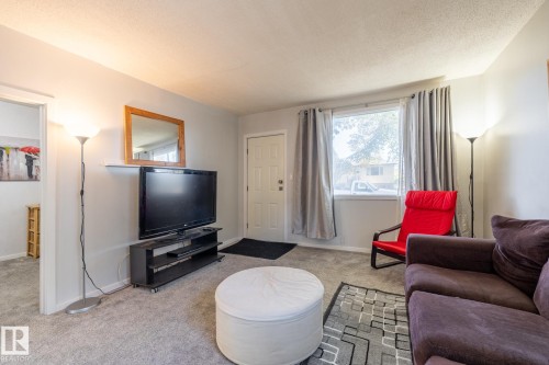 13126 64 Street, Edmonton, AB - Indoor Photo Showing Living Room