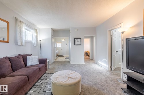13126 64 Street, Edmonton, AB - Indoor Photo Showing Living Room