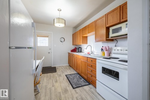 13126 64 Street, Edmonton, AB - Indoor Photo Showing Kitchen