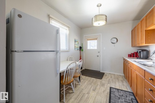 13126 64 Street, Edmonton, AB - Indoor Photo Showing Kitchen