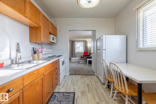 13126 64 Street, Edmonton, AB - Indoor Photo Showing Kitchen