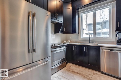 4311 Westcliff Landing Landing, Edmonton, AB - Indoor Photo Showing Kitchen