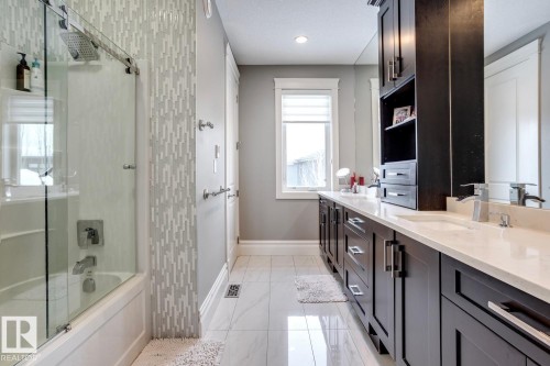 4311 Westcliff Landing Landing, Edmonton, AB - Indoor Photo Showing Bathroom