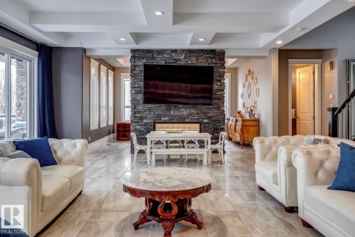 4311 Westcliff Landing Landing, Edmonton, AB - Indoor Photo Showing Living Room