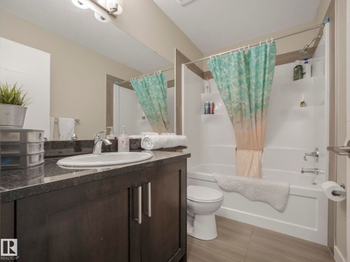 124 2560 Pegasus Boulevard, Edmonton, AB - Indoor Photo Showing Bathroom
