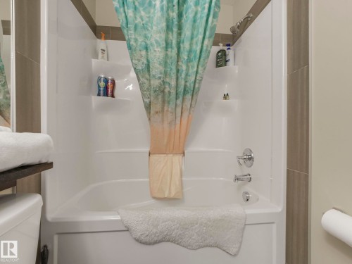 124 2560 Pegasus Boulevard, Edmonton, AB - Indoor Photo Showing Bathroom