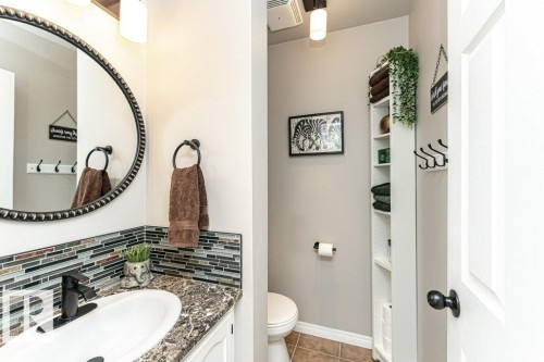 10944 Beaumaris Road Nw, Edmonton, AB - Indoor Photo Showing Bathroom