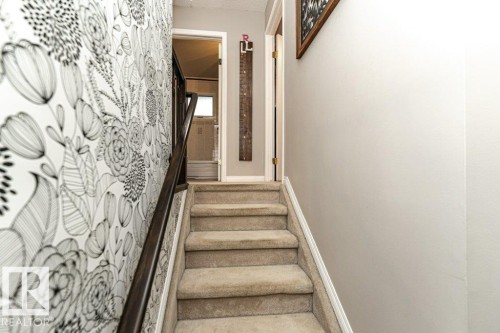 10944 Beaumaris Road Nw, Edmonton, AB - Indoor Photo Showing Other Room