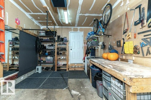 10944 Beaumaris Road Nw, Edmonton, AB - Indoor