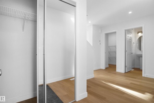 907 16 Avenue, Edmonton, AB - Indoor Photo Showing Other Room
