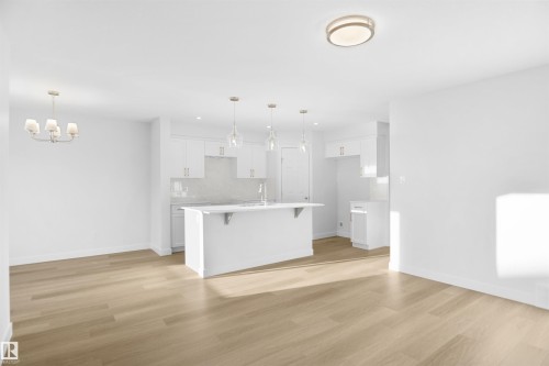 907 16 Avenue, Edmonton, AB - Indoor Photo Showing Kitchen