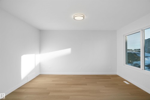 907 16 Avenue, Edmonton, AB - Indoor Photo Showing Other Room