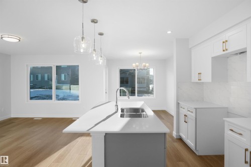 907 16 Avenue, Edmonton, AB - Indoor Photo Showing Kitchen With Double Sink