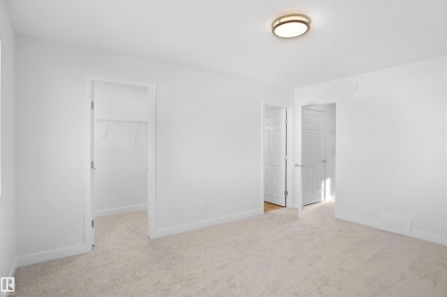 907 16 Avenue, Edmonton, AB - Indoor Photo Showing Other Room