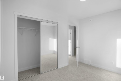 907 16 Avenue, Edmonton, AB - Indoor Photo Showing Other Room