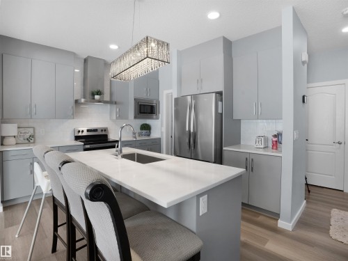 207 41 Avenue, Edmonton, AB - Indoor Photo Showing Kitchen With Upgraded Kitchen