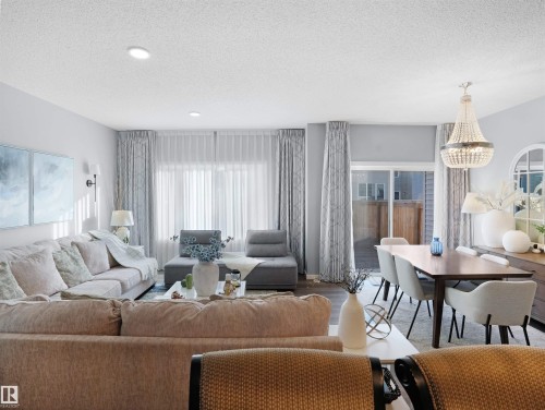 207 41 Avenue, Edmonton, AB - Indoor Photo Showing Living Room