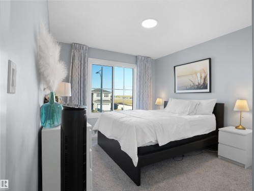 207 41 Avenue, Edmonton, AB - Indoor Photo Showing Bedroom