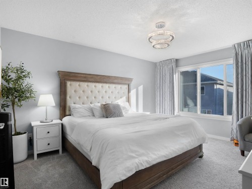 207 41 Avenue, Edmonton, AB - Indoor Photo Showing Bedroom