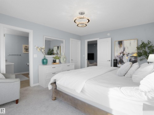 207 41 Avenue, Edmonton, AB - Indoor Photo Showing Bedroom