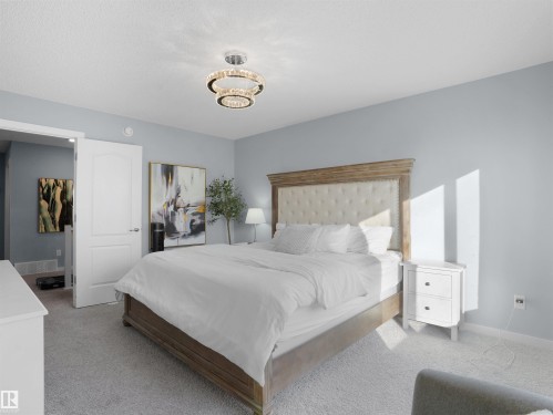 207 41 Avenue, Edmonton, AB - Indoor Photo Showing Bedroom