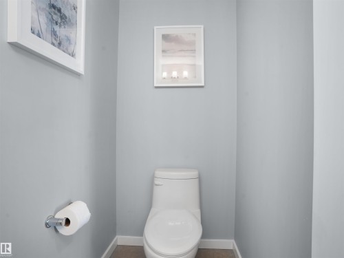 207 41 Avenue, Edmonton, AB - Indoor Photo Showing Bathroom