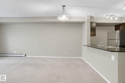 125 3315 James Mowatt Trail, Edmonton, AB - Indoor Photo Showing Kitchen