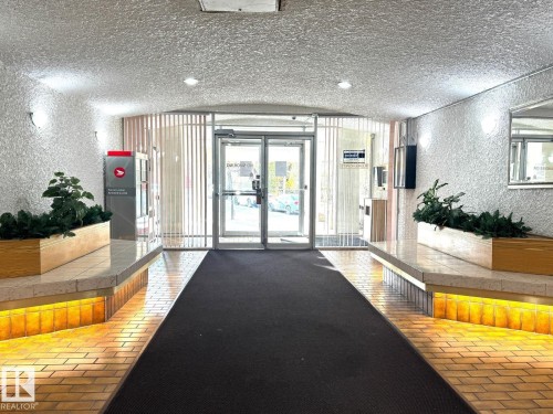 402 9028 Jasper Avenue, Edmonton, AB - Indoor Photo Showing Other Room
