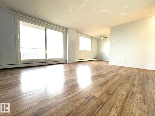 402 9028 Jasper Avenue, Edmonton, AB - Indoor Photo Showing Other Room