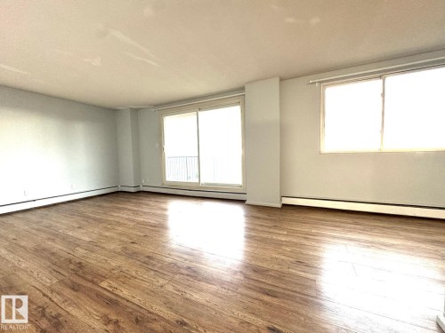 402 9028 Jasper Avenue, Edmonton, AB - Indoor Photo Showing Other Room