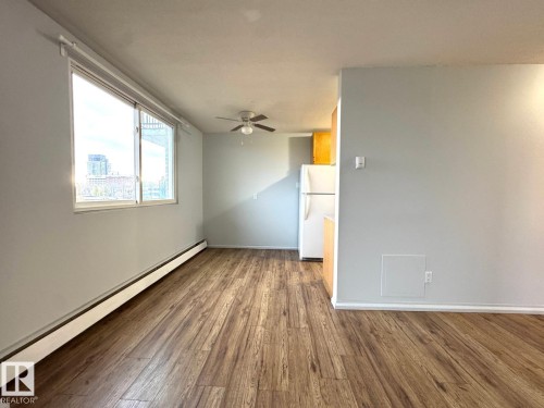 402 9028 Jasper Avenue, Edmonton, AB - Indoor Photo Showing Other Room