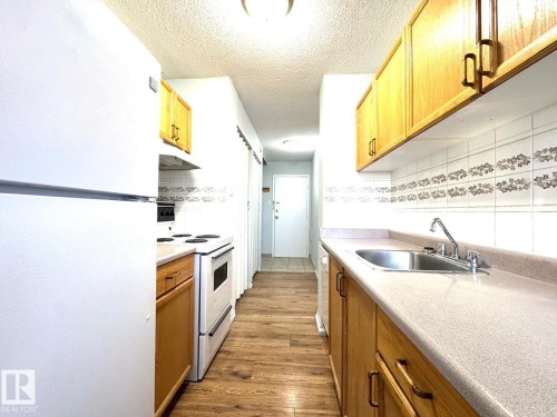 402 9028 Jasper Avenue, Edmonton, AB - Indoor Photo Showing Kitchen