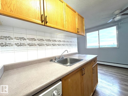 402 9028 Jasper Avenue, Edmonton, AB - Indoor Photo Showing Kitchen