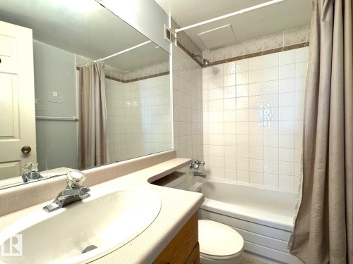 402 9028 Jasper Avenue, Edmonton, AB - Indoor Photo Showing Bathroom