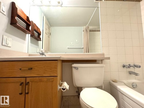 402 9028 Jasper Avenue, Edmonton, AB - Indoor Photo Showing Bathroom
