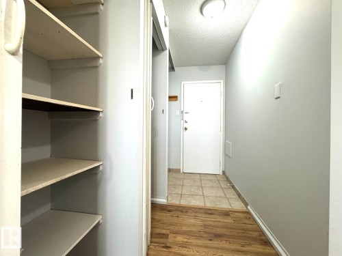 402 9028 Jasper Avenue, Edmonton, AB - Indoor