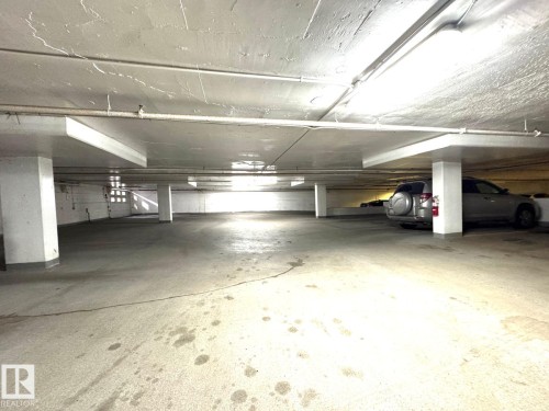 402 9028 Jasper Avenue, Edmonton, AB - Indoor Photo Showing Garage