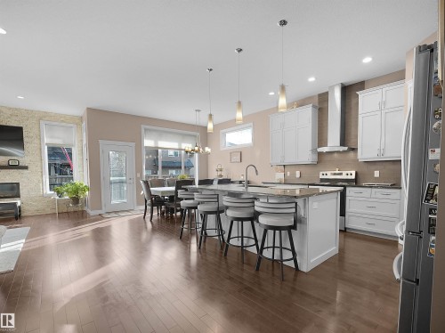 3509 West Place, Edmonton, AB - Indoor Photo Showing Kitchen With Upgraded Kitchen