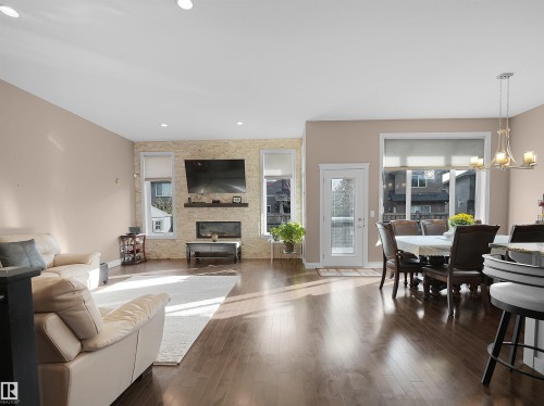 3509 West Place, Edmonton, AB - Indoor Photo Showing Living Room