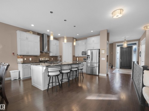 3509 West Place, Edmonton, AB - Indoor Photo Showing Kitchen With Upgraded Kitchen