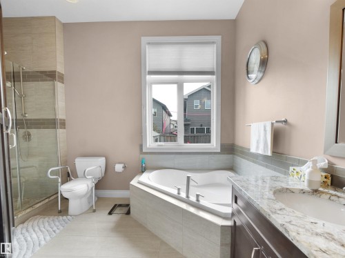 3509 West Place, Edmonton, AB - Indoor Photo Showing Bathroom